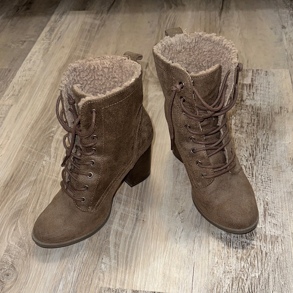 Women's Suede Lace-Up Boots